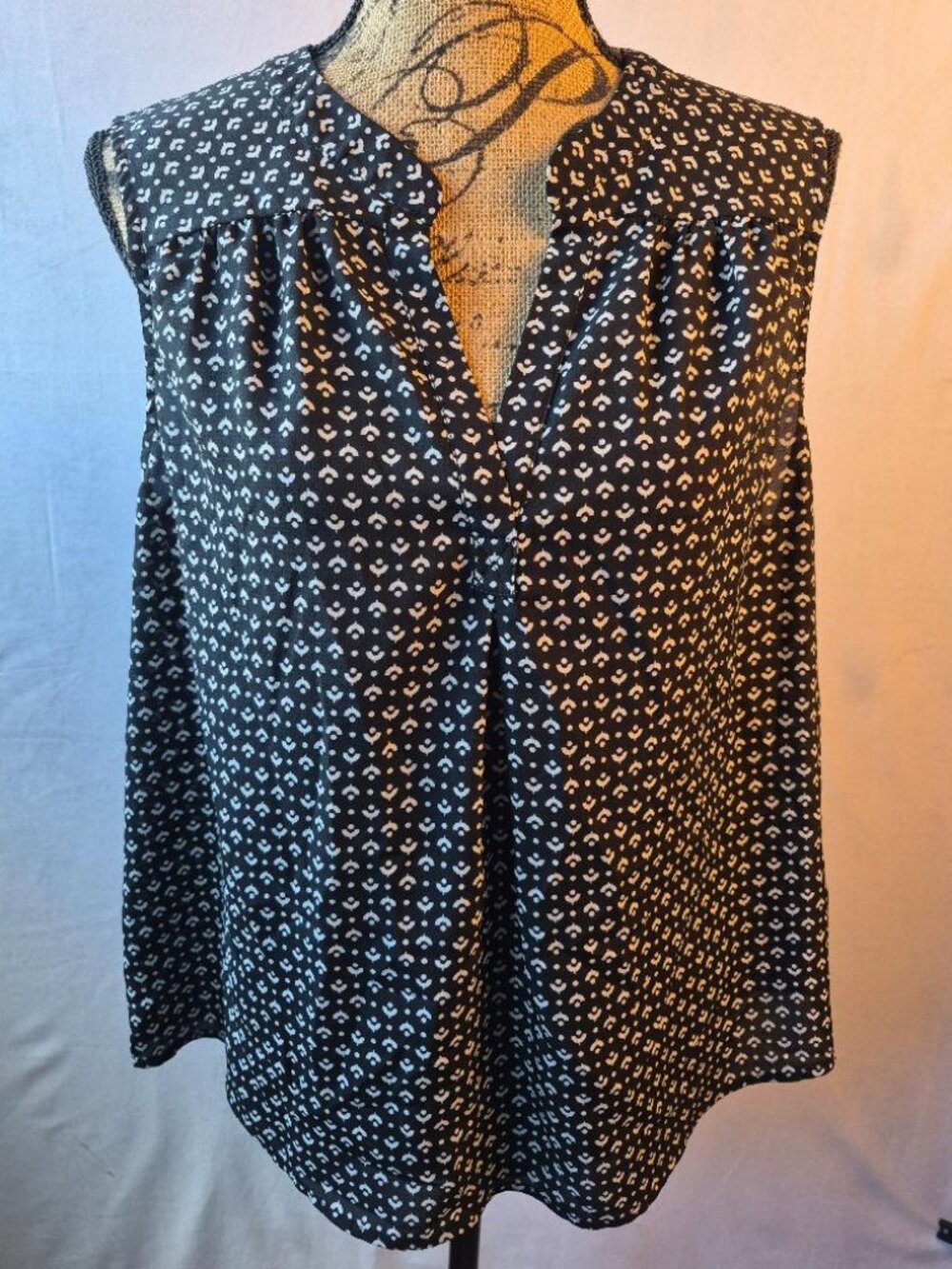 Monteri Size XLP Sleeveless Black/White Blouse
